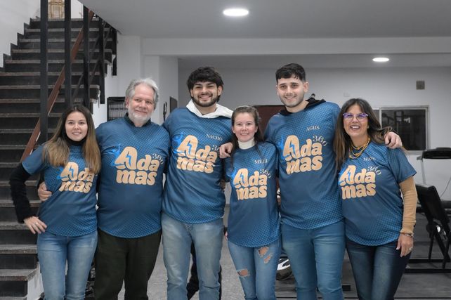 Daiana Musciatti y Daniel Musciatti, Ignacio Garay, Melisa Musciatti, Agustín Scisciani y María Elena Carabajal