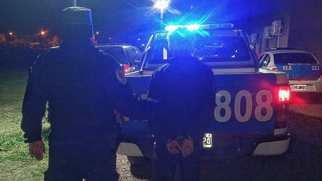 Tenía restricciones y apareció en la casa de su ex pareja en Paraná