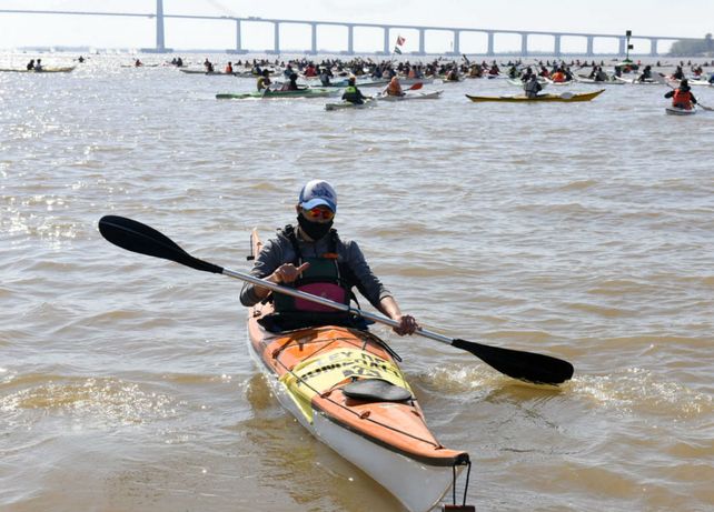Una caravana por el río contra la quema en las islas y la ley de humedales