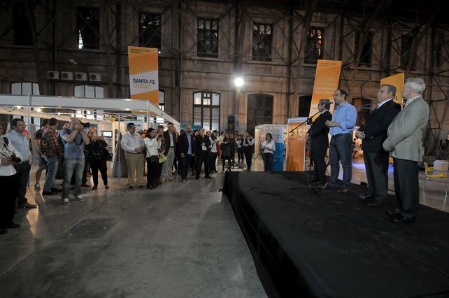 Con una gran Barata continúa la Feria del Libro en la Estación Belgrano Con una gran Barata continúa la Feria del Libro en la Estación Belgrano