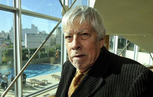 Verón fue colaborador de la Escuela de Comunicación Social de la UNR.