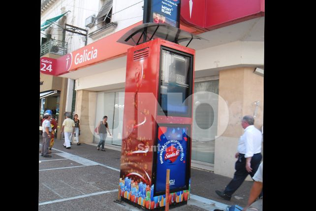 Intentaron retirar los totem de la peatonal