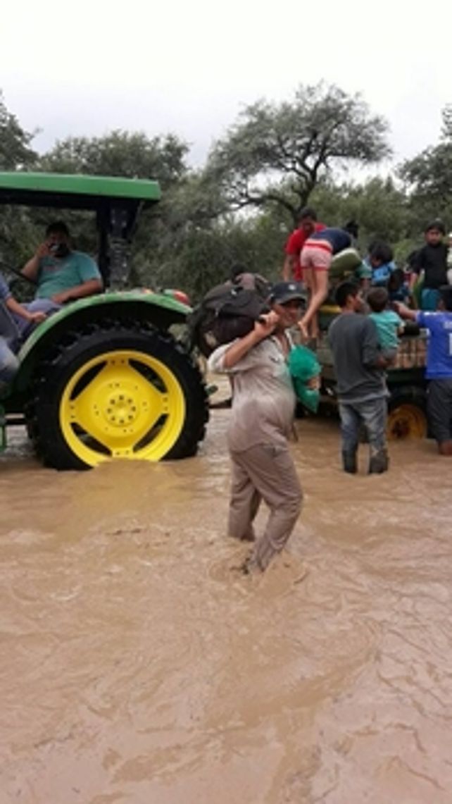 inundados. Los habitantes de San Victoria Este