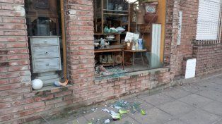 Rompieron la vidriera y se llevaron un robot de colección con un valor cercano a $50.000