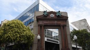 Un empleado del Banco Nación fue baleado por un policía que custodiaba el edificio