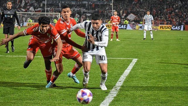 River cayó en Mendoza ante Talleres.