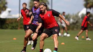 Guillermo May tiene despliegue y puede ser el elegido para jugar el clásico entre Newells y Central.