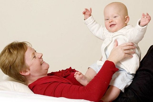 Un bebé necesita cosquillas para sobrevivir