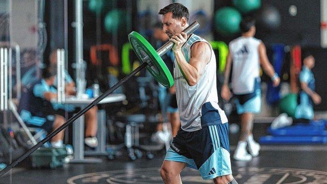 La Selección Argentina entrenó bajo techo por una fuerte tormenta pensando en Egipto