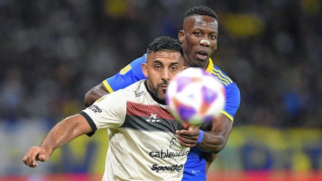 Boca viene de caer con Colón en su cancha.