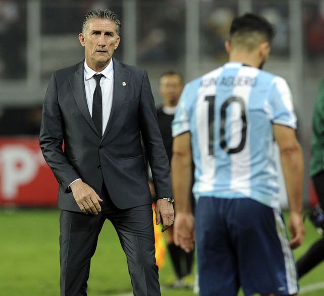 Medido. El Patón no se mostró conforme ni fastidiado por el nuevo empate argentino.