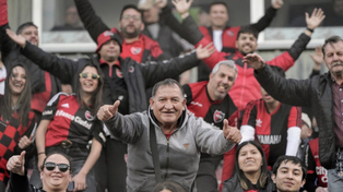 Los hinchas de Newells llegaron temprano al estadio Padre Martearena de Salta.