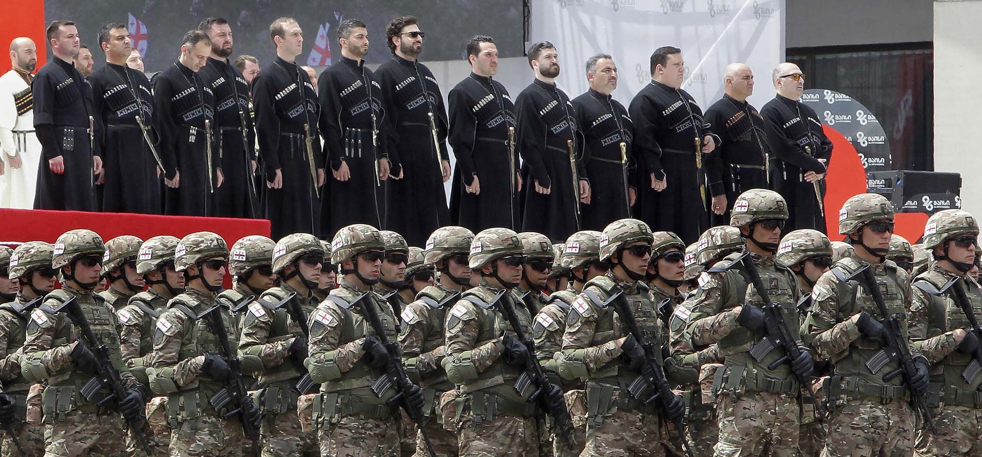 Tropas georgianas listas para marchar durante la celebración del Día de la Independencia en Tiflis, Georgia, el lunes 26 de mayo de 2025. (Foto AP/Shakh Aivazov) Tropas georgianas listas para marchar durante la celebración del Día de la Independencia en Tiflis, Georgia, el lunes 26 de mayo de 2025. (Foto AP/Shakh Aivazov)