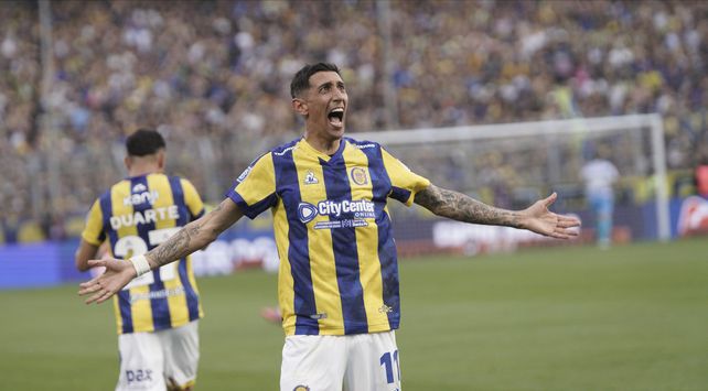Fideo Di María y su festejo del gol olímpico ante Boca en el Gigante de Arroyito.&nbsp;