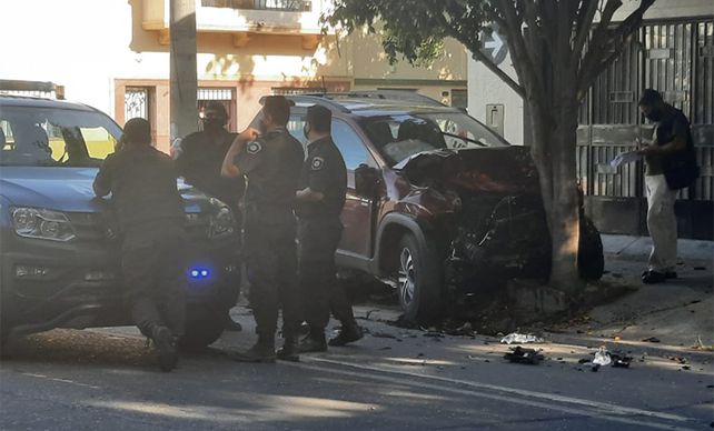 Una persecución policial terminó con un impactante choque y un hombre de 57 años internado grave