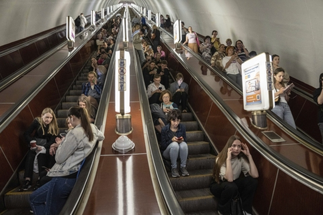 Los habitantes de Kiev debieron refugiarse en el metro de la capital por segunda vez en pocas horas.&nbsp;