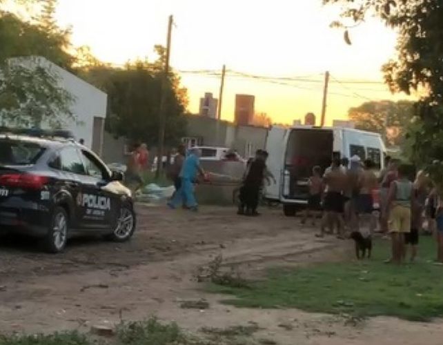 El servicio de emergencias trasladó a los heridos al Samco local y luego fueron derivados al Hospital Jaime Ferré de Rafaela. (Foto gentileza: Radio Belgrano