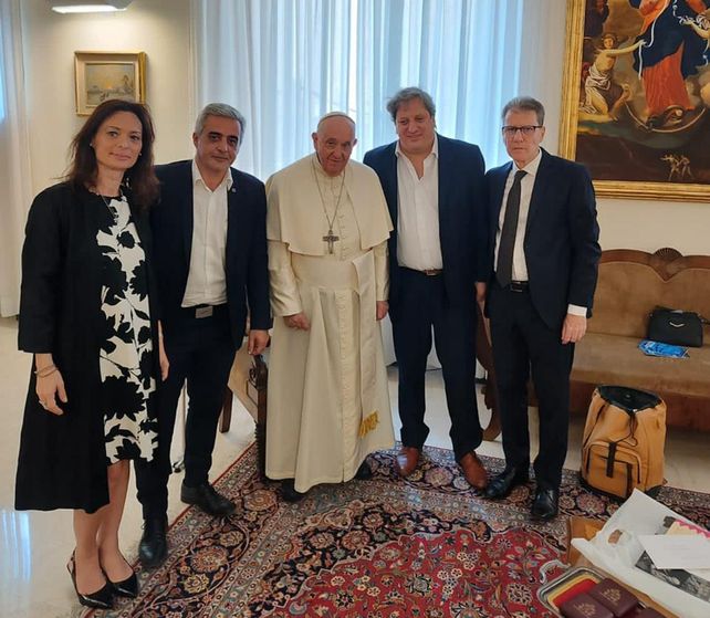 El Papa Francisco recibió al rector de la UNR y hablaron sobre Rosario