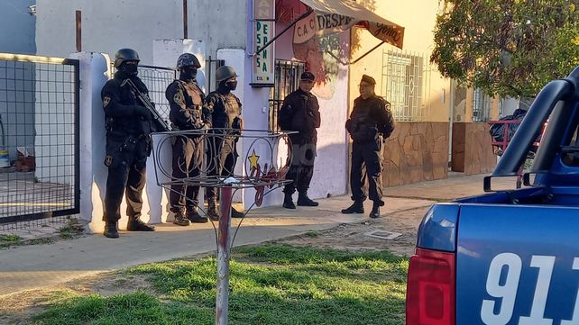 La Justicia secuestró indumentaria oficial de fábrica, carnés de socios, dinero y un arma