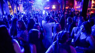 Nocturnidad. Habrá dos grandes categorías donde se analizará decibeles máximos permitidos como condición para habilitar espacios para difundir música y también shows en vivo.