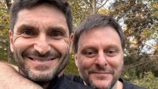 El gobernador Maximiliano Pullaro junto a su amigo Leandro Santoro.