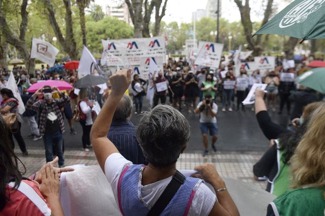 Docente en lucha. La discusión paritaria fue áspera y tubo fuertes polémicas.