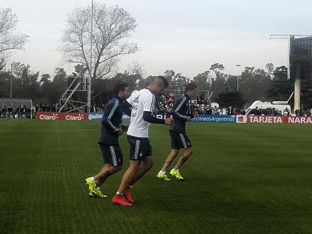 Mirá quién se coló en el entrenamiento de la Selección