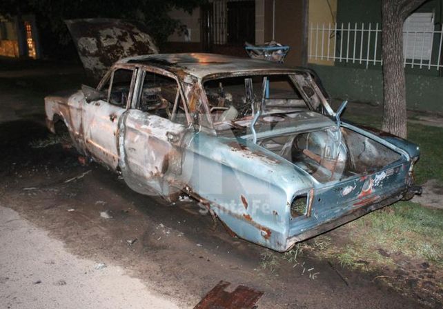 Otro auto incendiado en Santa Fe