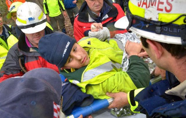 Alivio. Luke llega al campamento donde estaban sus padres. Estaba severamente deshidratado y con hipotermia.