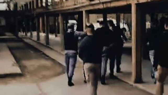 Emerenciano Sena salió custodiado del hospital y fue abucheado e insultado.