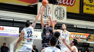 Un famoso basquetbolista santafesino y su hermana, afiliados a un partido sin saberlo