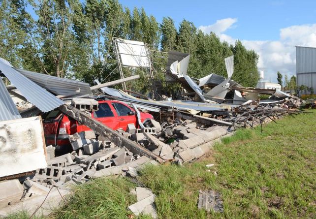 Perotti recorrió la zona industrial afectada por el temporal en Rafaela