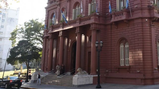 Cesantearon a un municipal coimero: pidió 50 mil pesos de soborno a un comerciante
