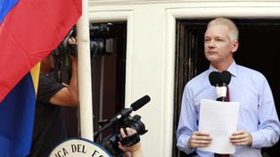 Assange sufre una afección pulmonar que podría agravarse, afirmaron