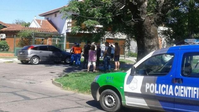 Después. Ayer a la mañana la policía científica recolectó pruebas en la escena.