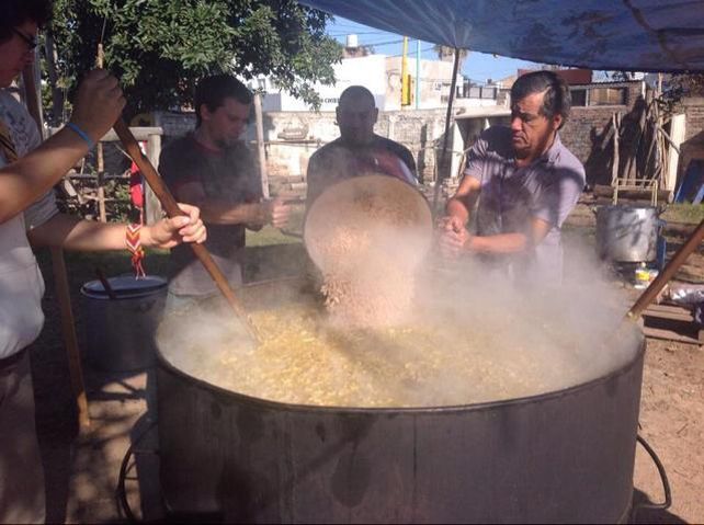 Santo Tomé: el grupo scout Obispo Gelabert ofrece el tradicional locro desde hace más de 10 años.