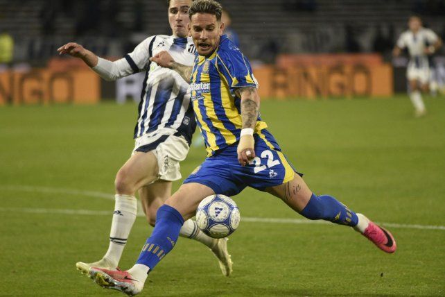 Enzo Copetti fue titular ante Talleres y dispuso de varias oportunidades para convertir