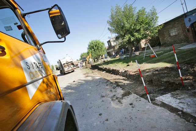 Continúan las obras de cordón cuneta y desagües en las calles de Barranquitas Oeste