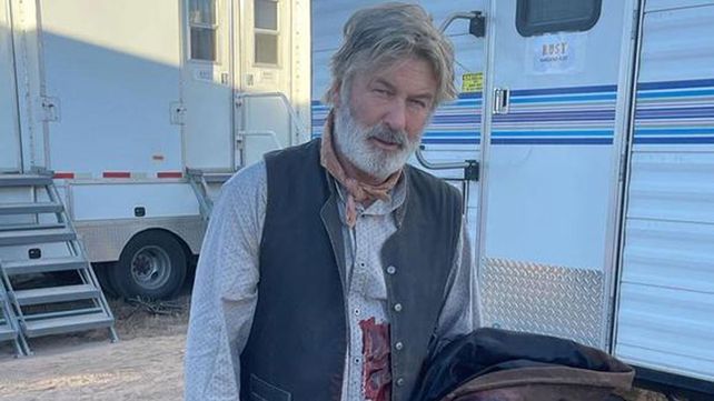 Alec Baldwin en el set de Rust antes de la  tragedia.