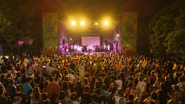 Ybarlucea vivió una gala de carnaval como cierre de la Escuela de Verano y la Colonia de Vacaciones