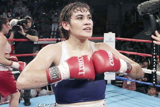 La Tigresa Acuña luchará con Dos Santos por el título supergallo de la OMB