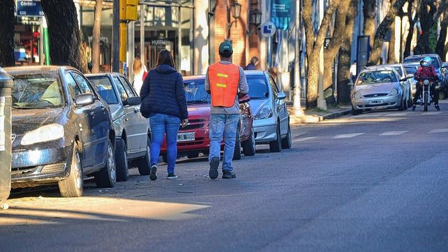 Concordia: prohibieron actividad de trapitos, cuidacoches y malabaristas