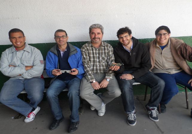 Estudiantes santafesinos crearon lentes con sensores de movimiento para personas no videntes