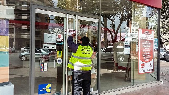 Clausuraron a tres locales de una importante cadena comercial en Santa Fe