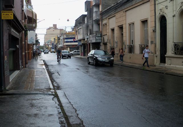 ¿Se va el calor agobiante? Bajó la temperatura y cayeron algunas gotas