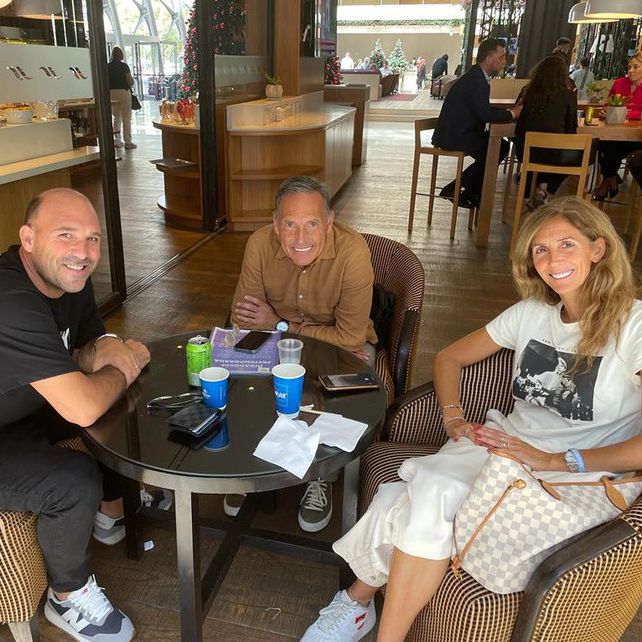 Belloso publicó una foto junto a Miguel Angel Russo en la previa de las elecciones. Carolina Cristinziano también participó.