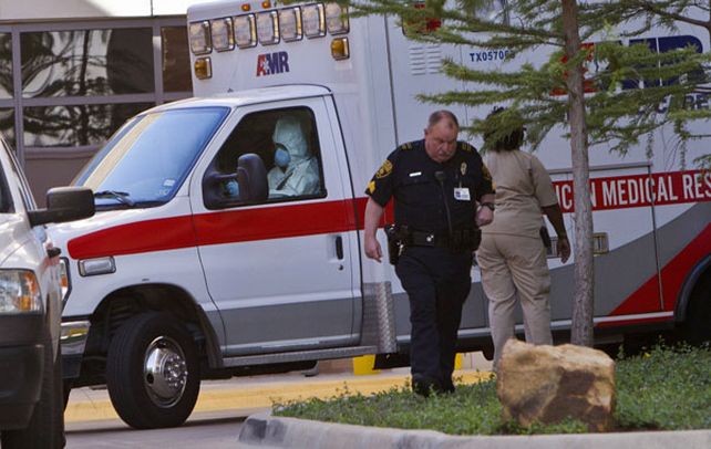 Amber Vinson también trabaja en el hospital Presbiteriano de Texas y voló junto a otros 132 pasajeros el día anterior a presentar fiebre.
