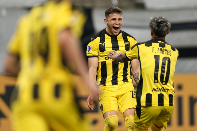 Colón, ¿piensa en sumar a otro defensor uruguayo?