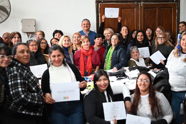 El intendente Alberto Ricci encabezó el acto de entrega y destacó el compromiso de quienes participaron.