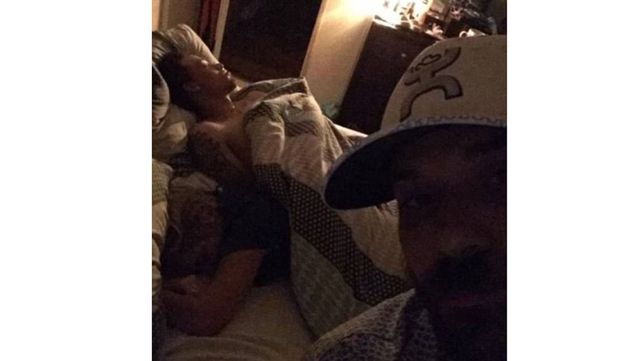 Un hombre sorprendió a su novia con otro en la cama y la escrachó en las redes sociales
